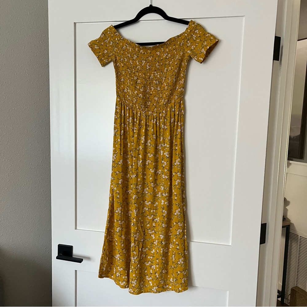 NWT Old Navy Off Shoulder Smocked Yellow Floral Sun Dress